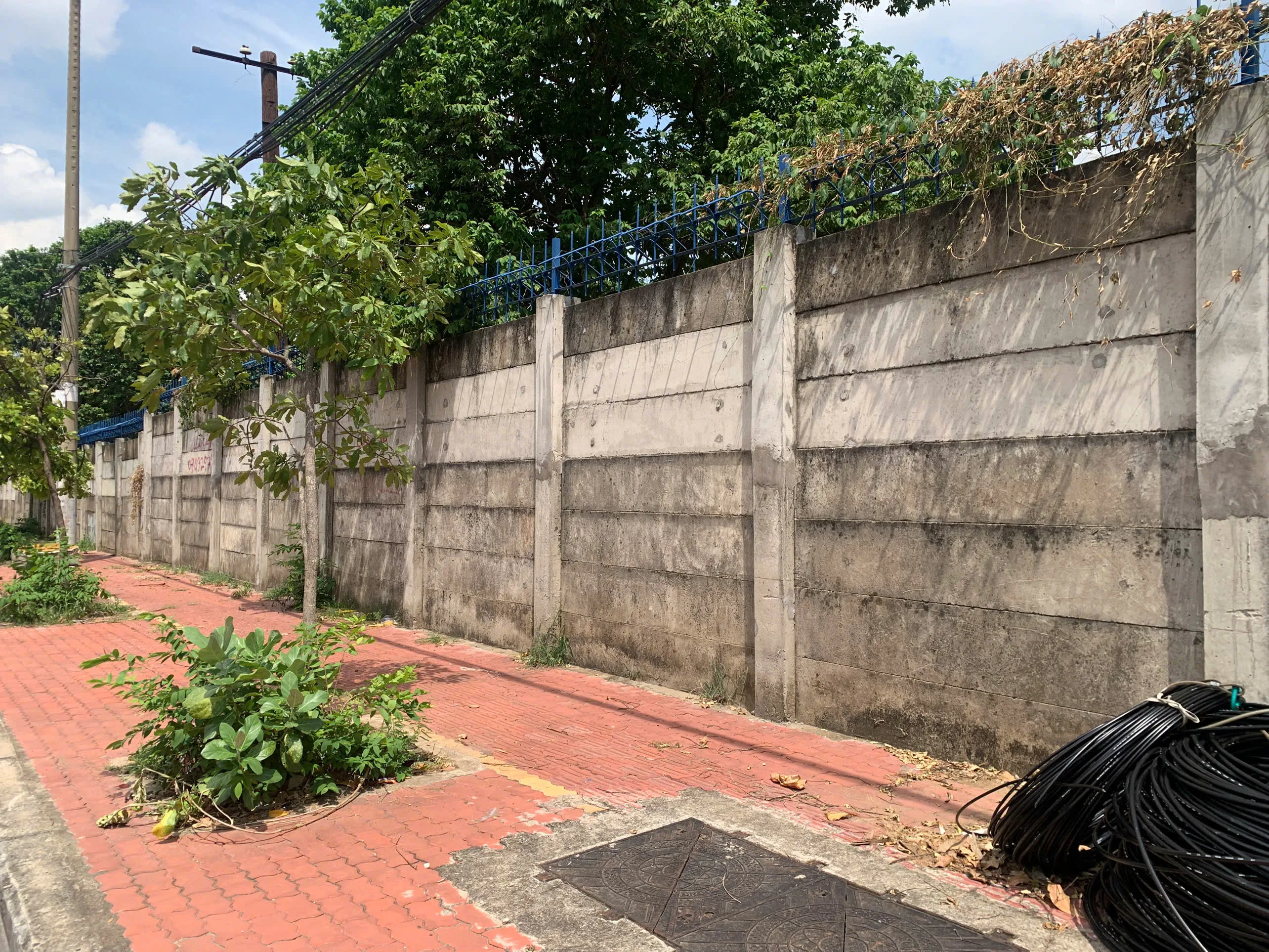 Thi công hàng rào bê tông lắp ghép N-EPS