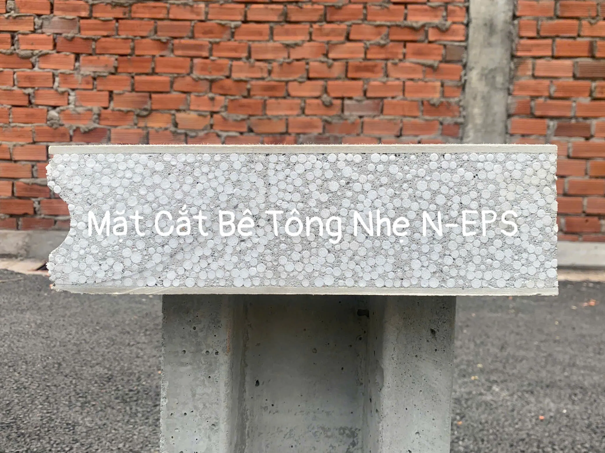 Bê tông nhẹ EPS là gì và cấu tạo mặt cắt bên trong vật liệu.